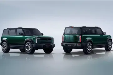 Comparativa lateral de un 4x4 con aspecto robusto y tamaño compacto. Comparativa lateral de un 4x4 con aspecto robusto y tamaño compacto.