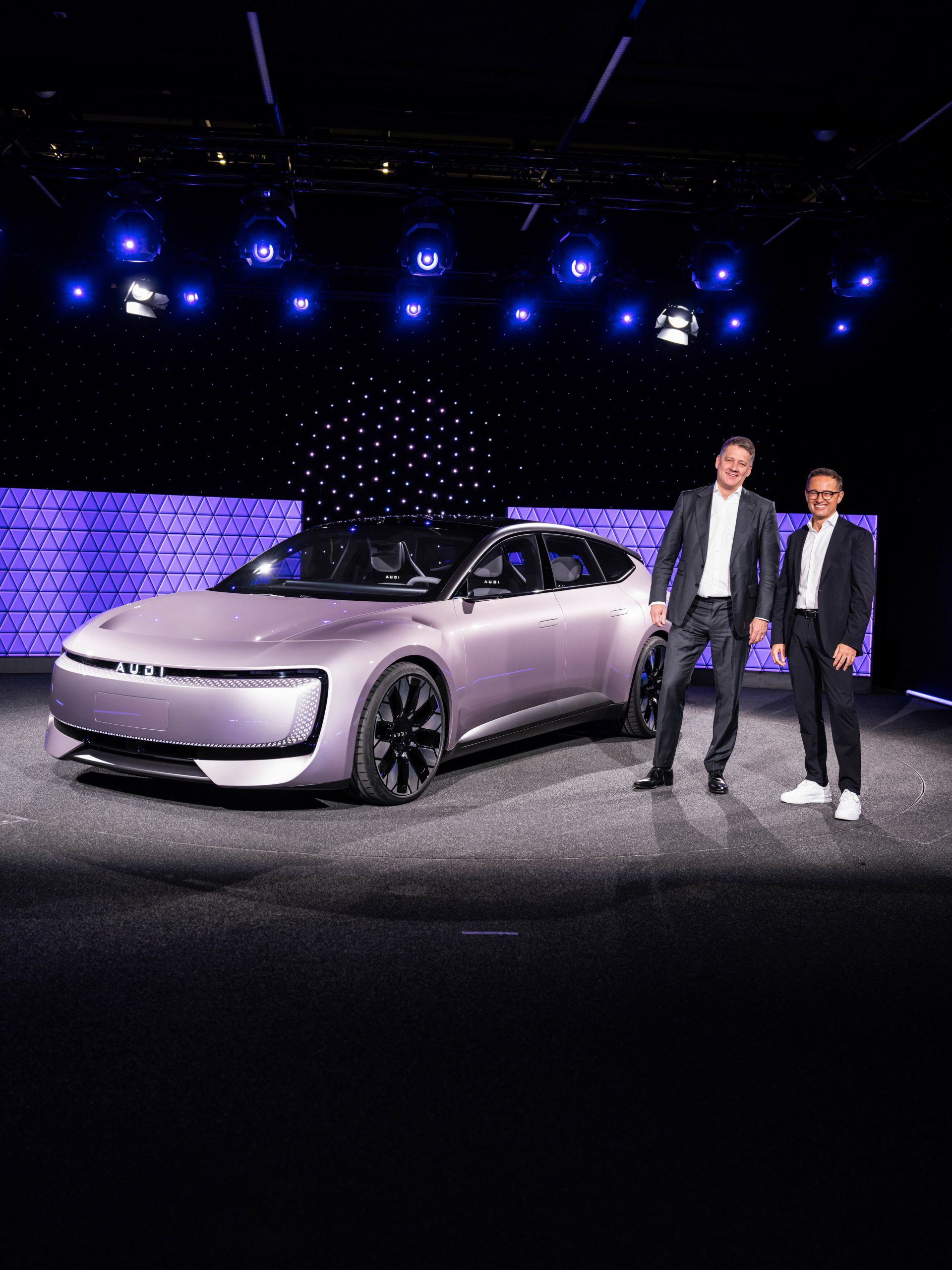 Presentación del primer AUDI sin los cuatro aros, un concepto futurista.