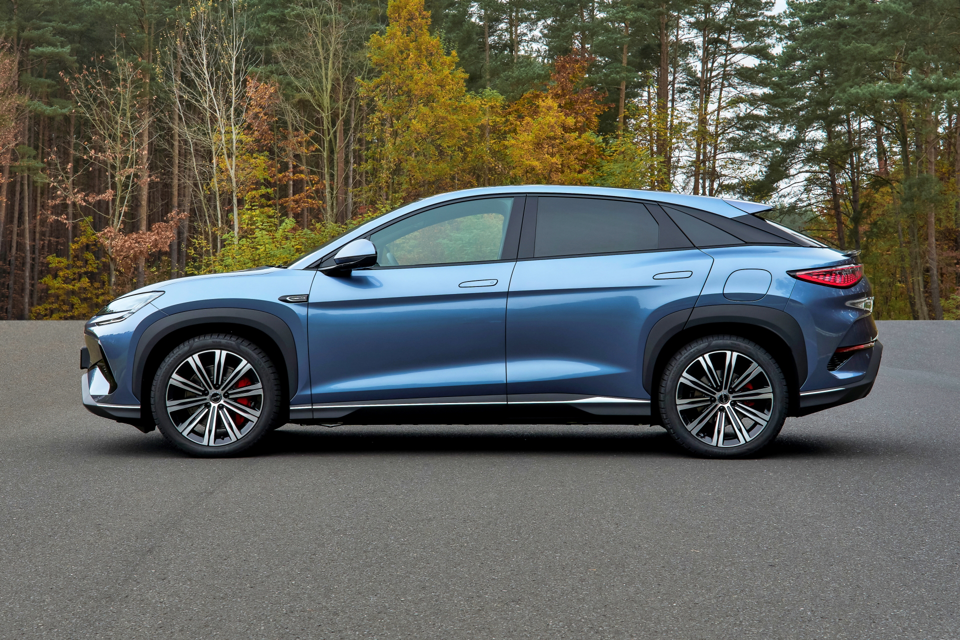 El BYD Sealion destaca por su diseño elegante y aerodinámico, ideal para el segmento SUV coupé.