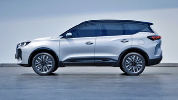 Vista lateral del Ebro S700, comparable en tamaño al Kia Sportage.