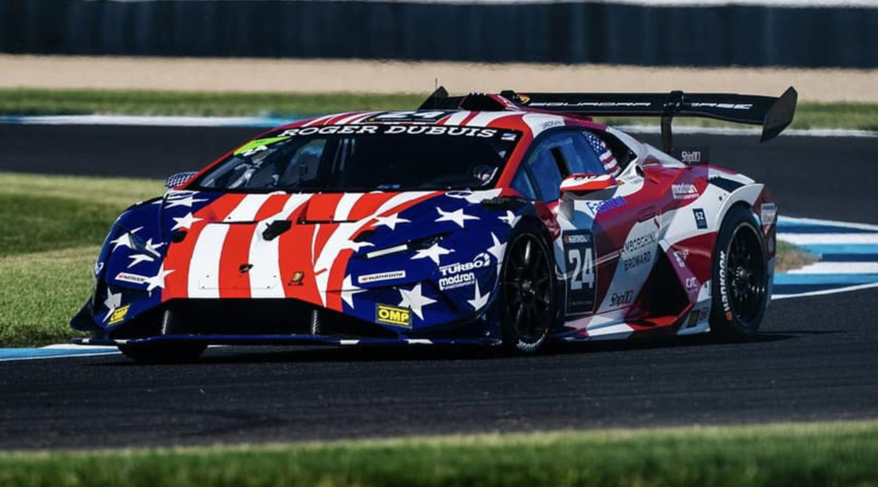 Lamborghini Huracán GT3 ST con diseño inspirado en la bandera estadounidense.