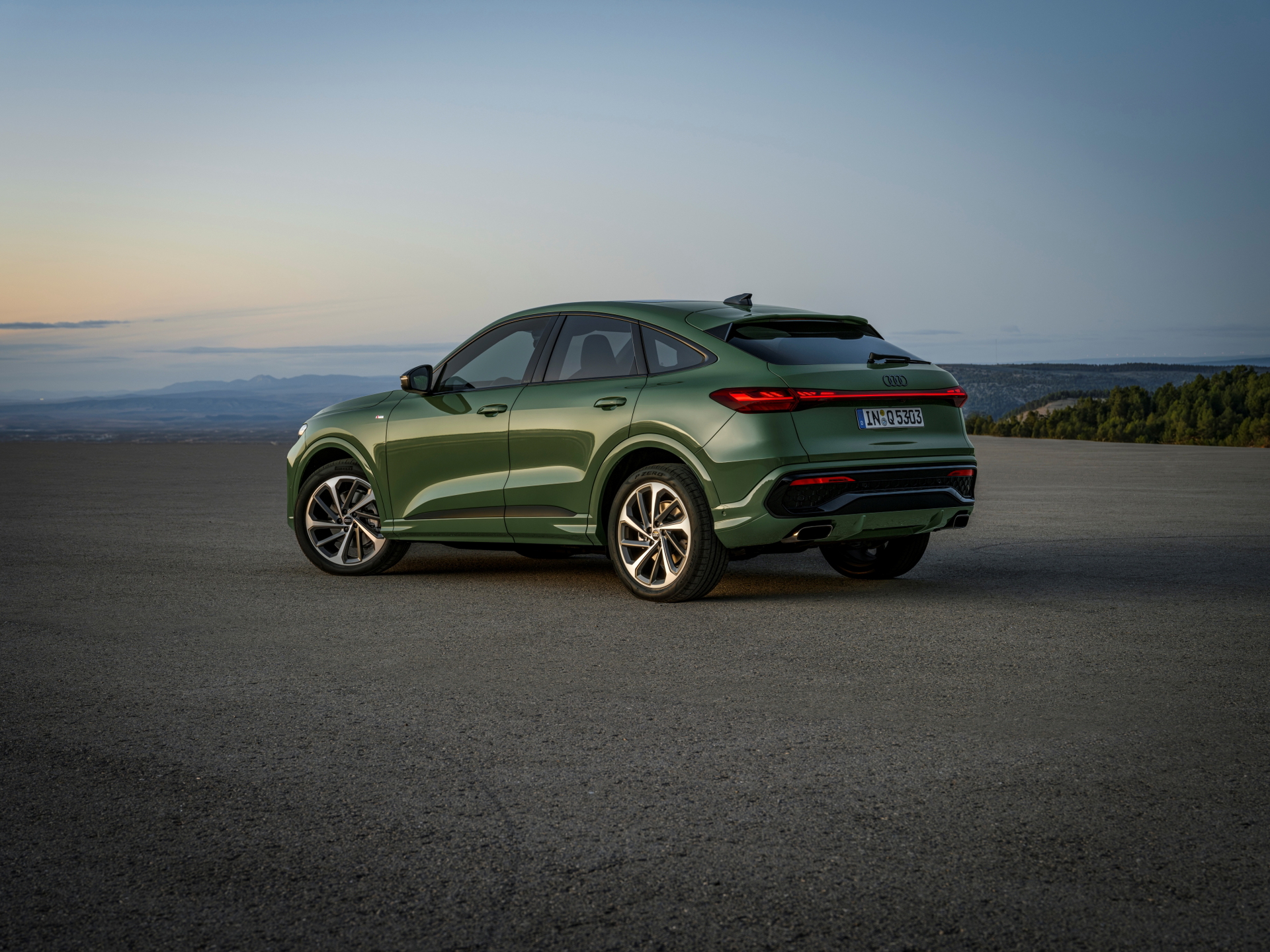 Primeras imágenes del Audi Q5 Sportback, un SUV que combina dinamismo y elegancia.
