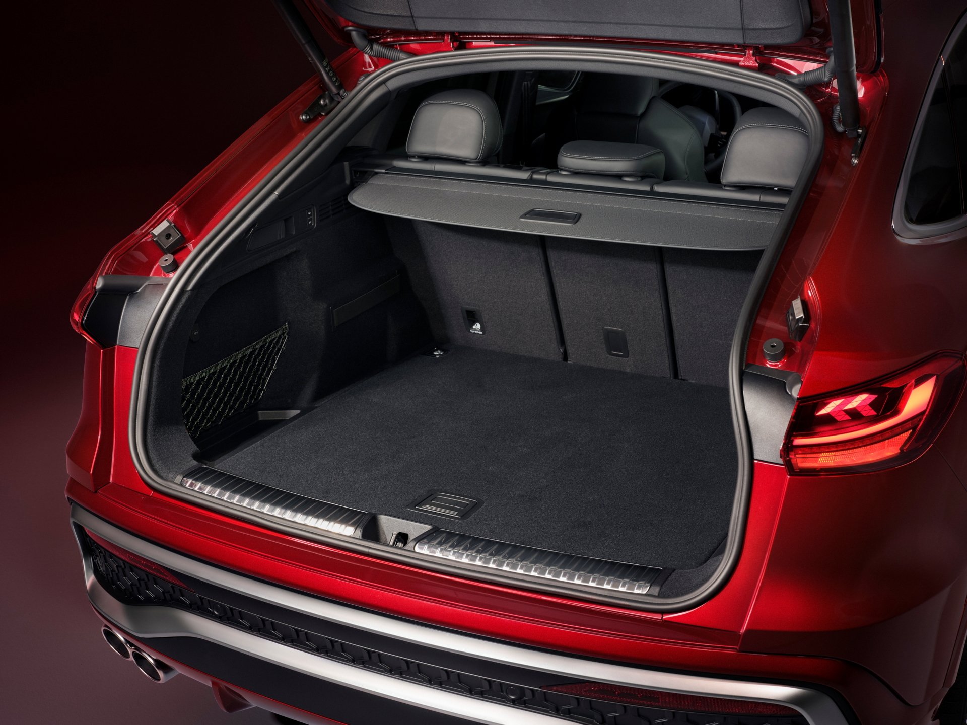 Capacidad del maletero del Audi Q5 Sportback, ideal para viajes y urbanismo.