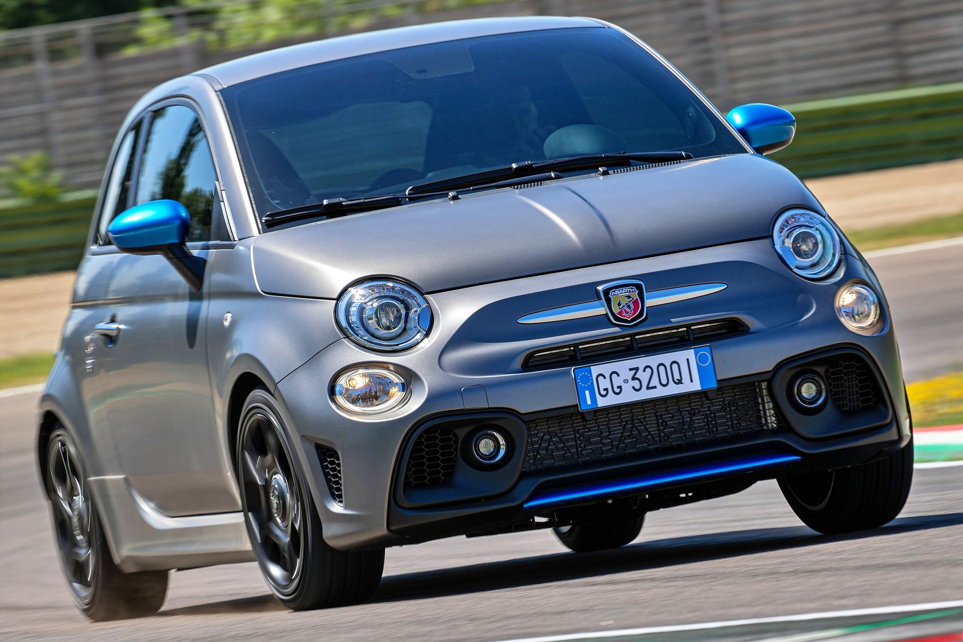 El Abarth 500, con 136 CV y 5 litros de consumo, es una mezcla de deportividad y eficiencia que no llegará al mercado.