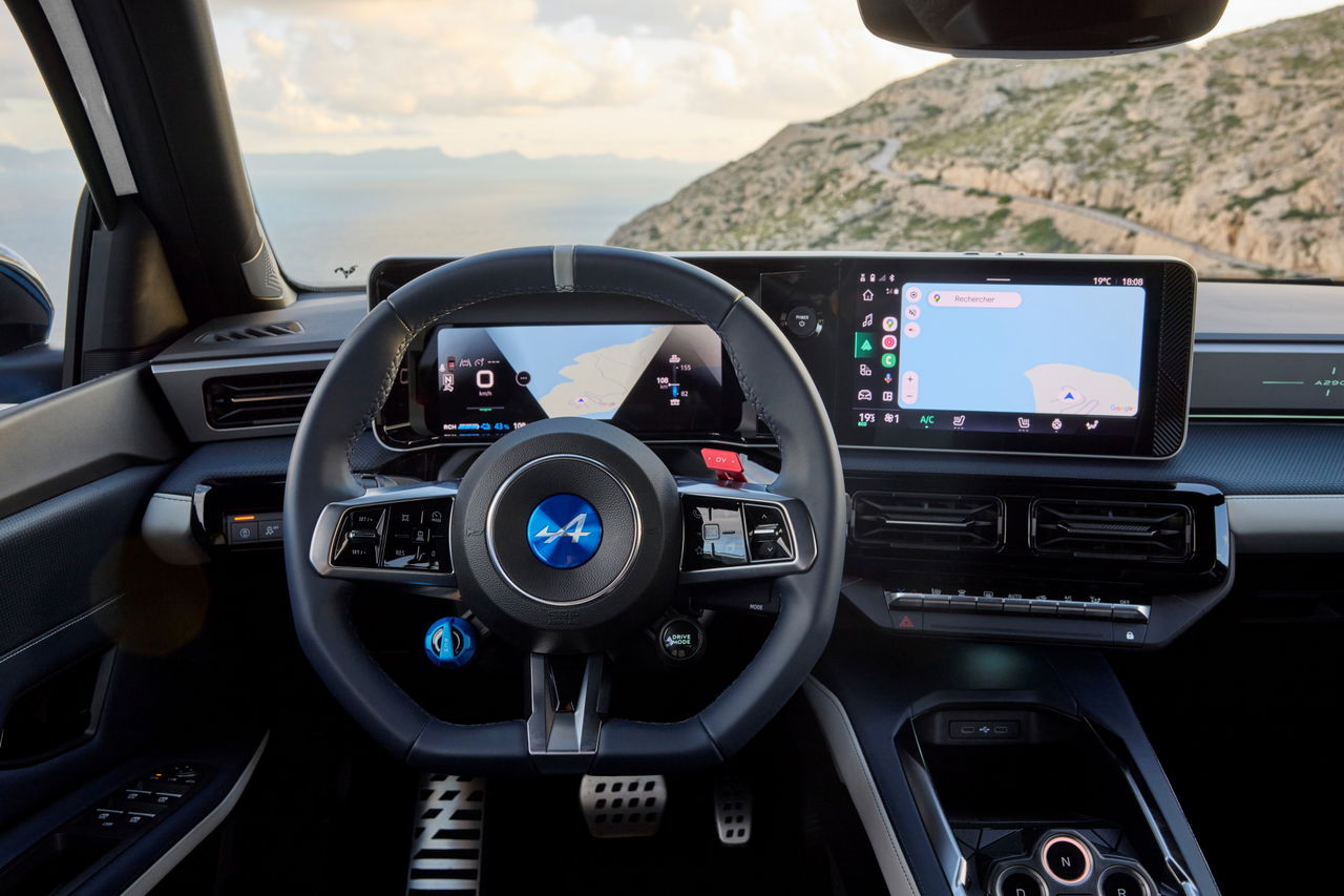 Cabina del Alpine A290 con un diseño moderno y tecnológico.