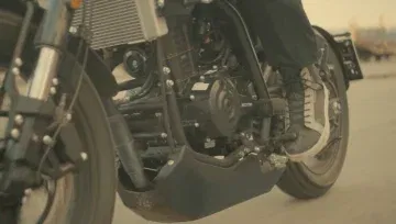 Barata y fiable, consume 2,6l y es una cafe racer 125 moderna ideal para soltarse con las marchas. Barata y fiable, consume 2,6l y es una cafe racer 125 moderna ideal para soltarse con las marchas.