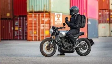 Barata y fiable, consume 2,6l y es una cafe racer 125 moderna ideal para soltarse con las marchas. Barata y fiable, consume 2,6l y es una cafe racer 125 moderna ideal para soltarse con las marchas.