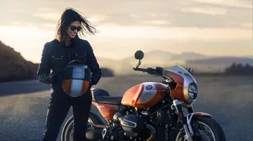No es barata ni, aunque lo parezca, tampoco una moto clásica, es la última joya alemana.