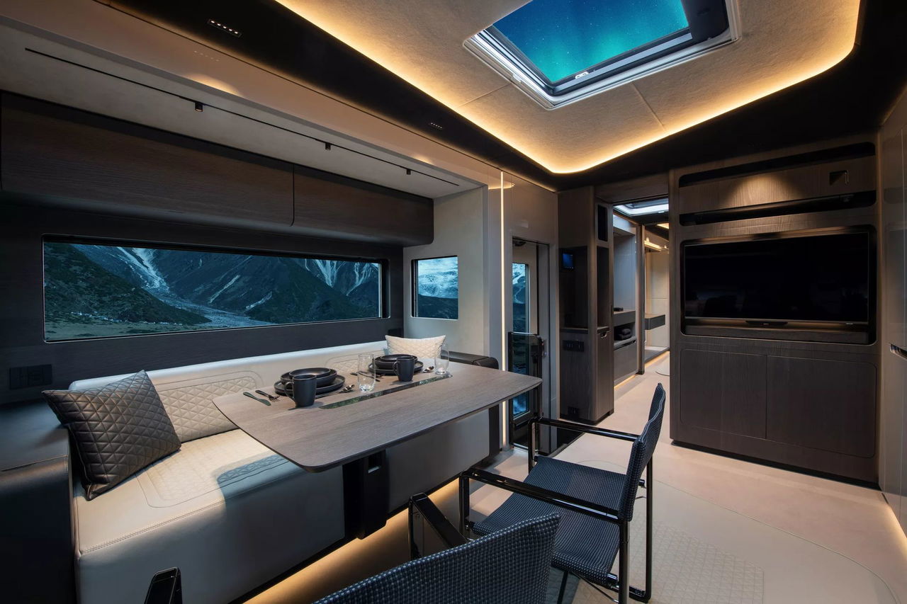 El lujoso y sofisticado interior del Brabus Big Boy es ideal para una experiencia de viaje única.