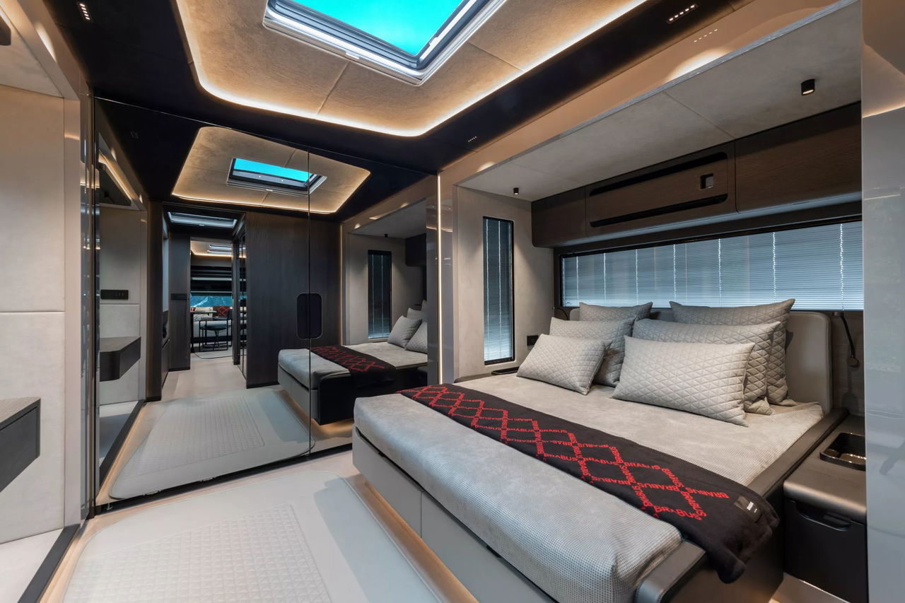 Lujoso interior del BRABUS BIG BOY, perfecto para el confort de un supervillano.