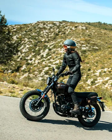 La Brixton Cromwell 125 destaca por su diseño retro y confort en la conducción. Ideal para el uso urbano.