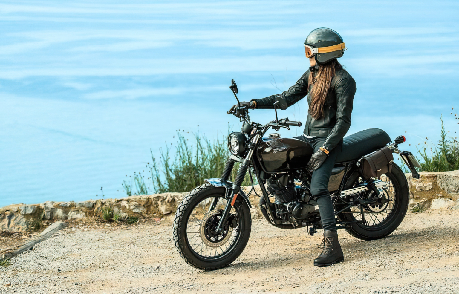 La Brixton Cromwell 125 combina estilo retro con un diseño moderno. Ideal para los amantes de las motos urbanas.