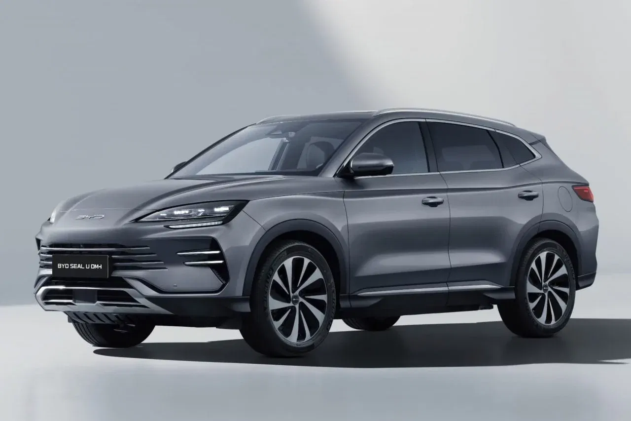El BYD Seal U se presenta con un diseño moderno y aerodinámico. El BYD Seal U se presenta con un diseño moderno y aerodinámico.