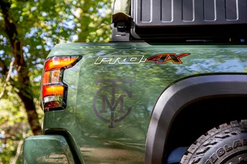 La Trailgater luce imponente con su diseño lateral y trasero camperizado.