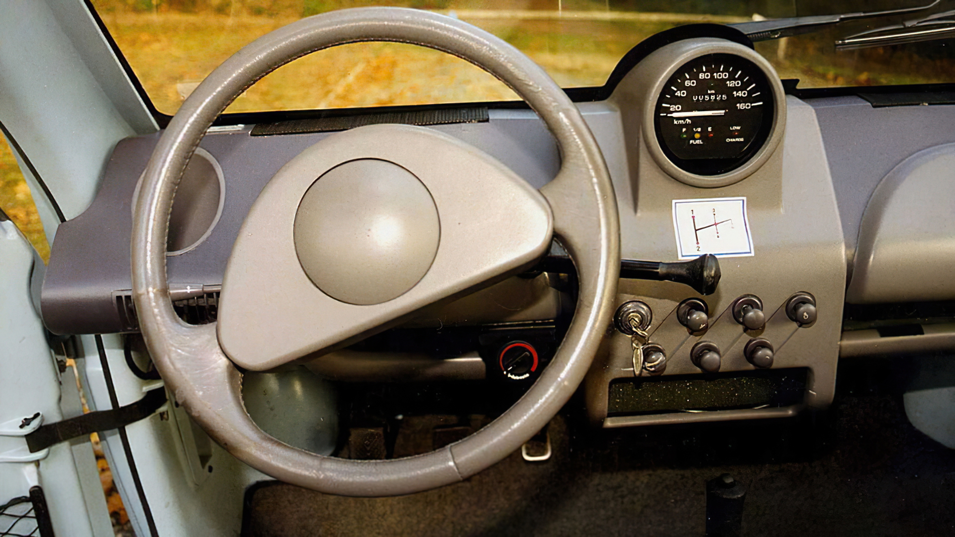 Vista del interior del Chrysler CCV, destacando su diseño minimalista.