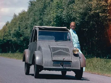 Prototipo del Citroën 2CV, un clásico del diseño automotor.