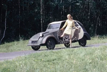 El prototipo del Citroën 2CV, un símbolo de la movilidad francesa