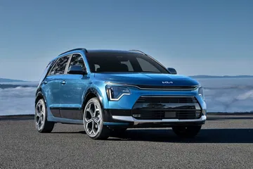 El Kia Niro se destaca por su diseño moderno y eficiente consumo. Ideal para quienes buscan economía y estilo.