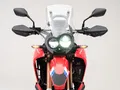 Vista frontal Honda CRF300 Rally destacando su doble faro y diseño agresivo.