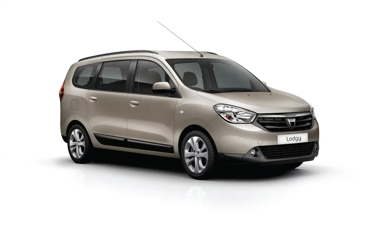 Es un auténtico anti-modas, un coche de 8.000 €, 7 plazas, 634 l de maletero y etiqueta ECO. Es un auténtico anti-modas, un coche de 8.000 €, 7 plazas, 634 l de maletero y etiqueta ECO.