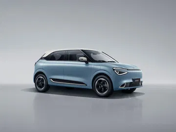 Vista lateral del Dongfeng Box, destaca su diseño moderno y aerodinámico.