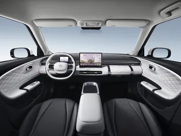 Interior del Dongfeng Box, destaca su diseño moderno y tecnológico.