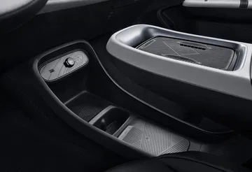 Interior del Dongfeng Box mostrando la consola central.
