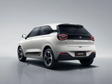 Vista trasera y lateral del Dongfeng Box, destaca por su diseño moderno.