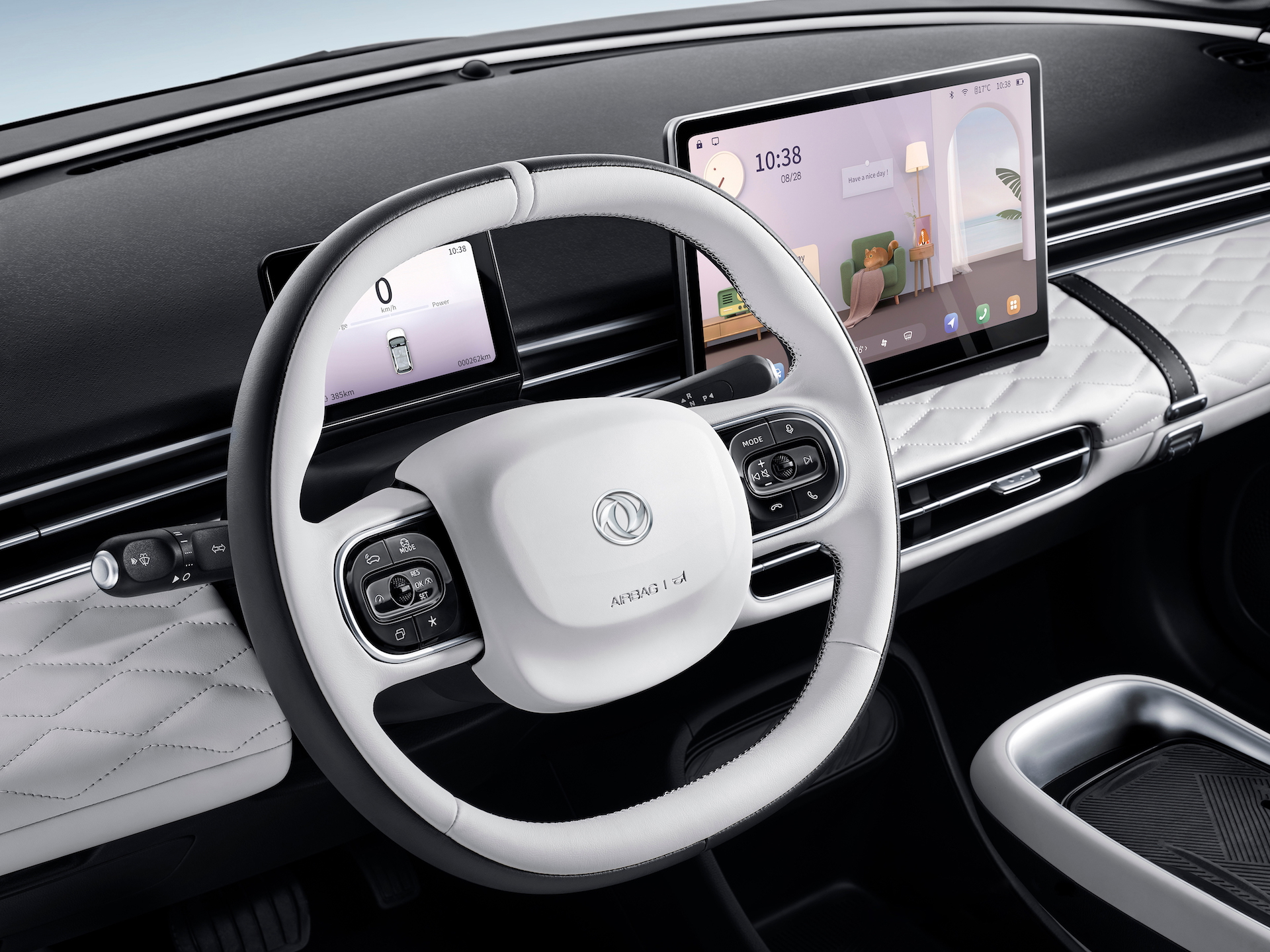 Interior moderno con pantalla digital y volante funcional.