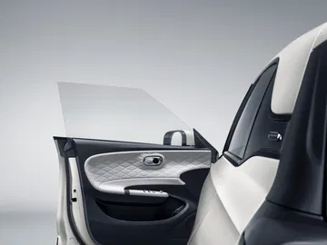 Vista detallada del interior del Dongfeng Box, mostrando el diseño elegante de los asientos.
