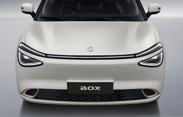 Vista frontal del Dongfeng Box 2024, con un diseño moderno y estilizado.