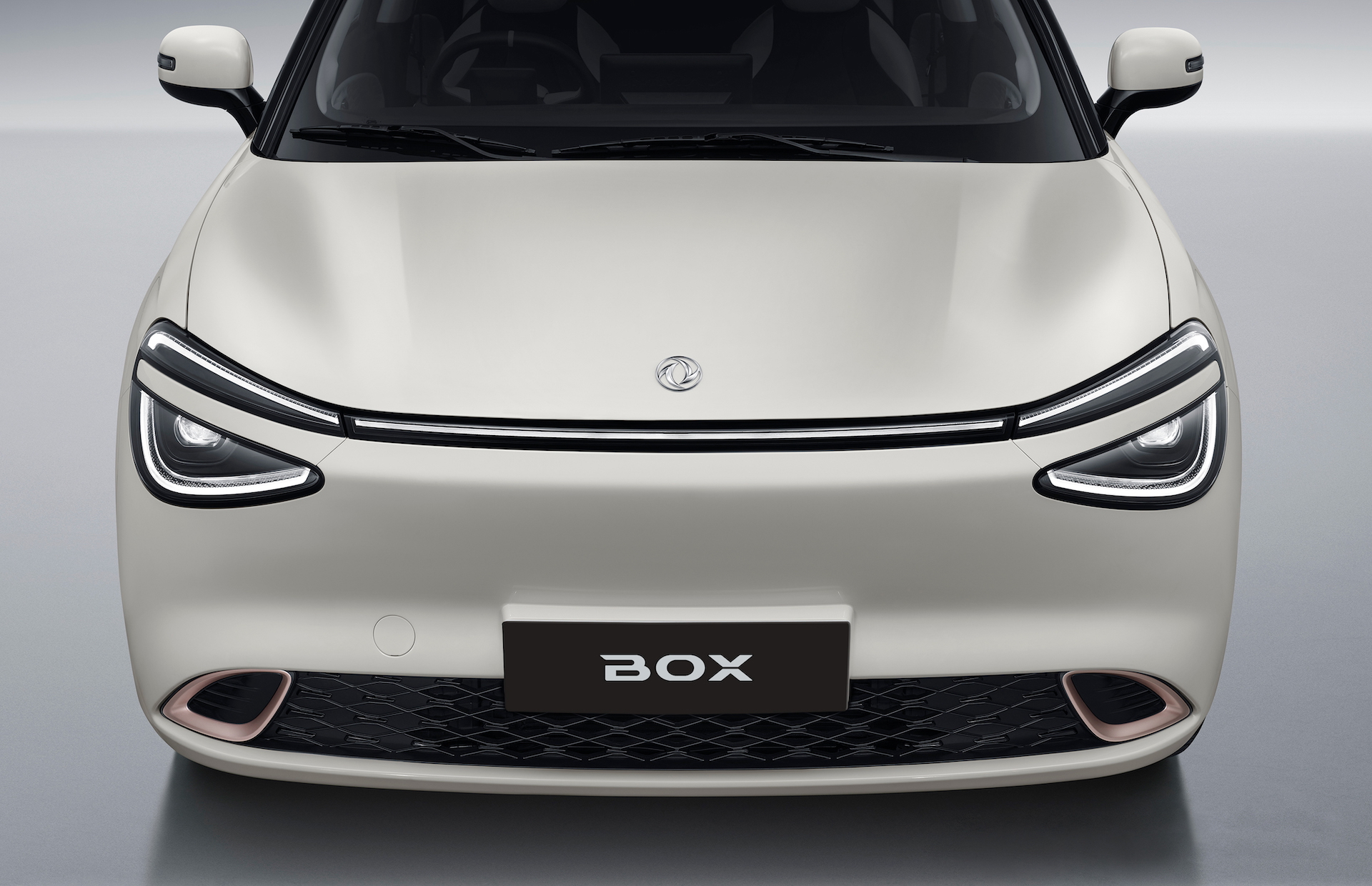 Vista frontal del Dongfeng Box 2024, con un diseño moderno y estilizado.