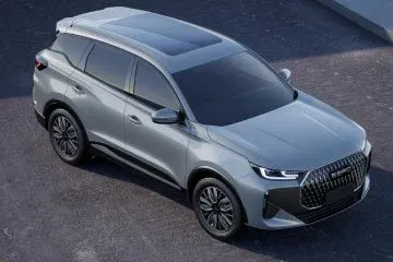 El nuevo SUV de Ebro presenta un diseño moderno y aerodinámico, ideal para la ciudad. El nuevo SUV de Ebro presenta un diseño moderno y aerodinámico, ideal para la ciudad.