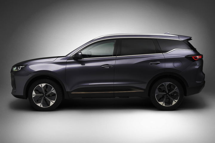 Vista lateral del Ebro S700, con diseño moderno y robusto.