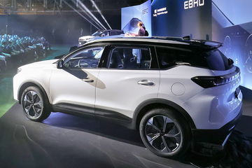 Presentación del nuevo SUV compacto de EBRO, un hito para la industria europea.
