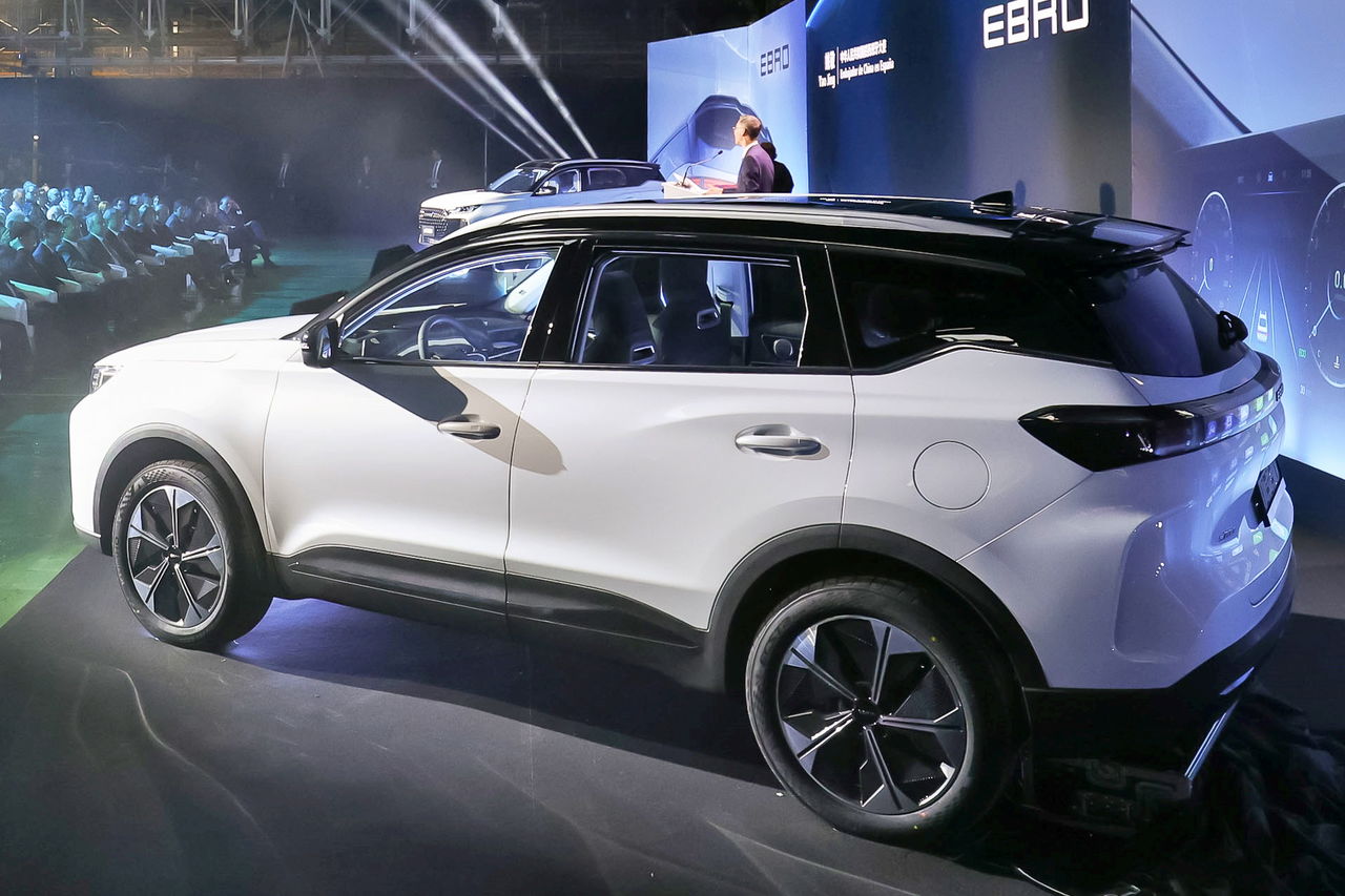 Presentación del nuevo SUV compacto de EBRO, un hito para la industria europea.