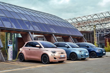 El Fiat 500 eléctrico, ahora en un panorama de hibridación económica.