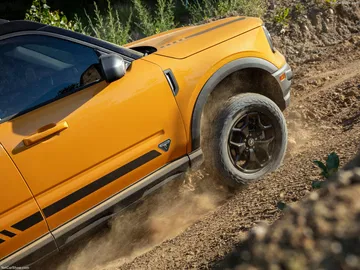 Este 4x4 compacto destaca por su diseño retro y versatilidad todoterreno.