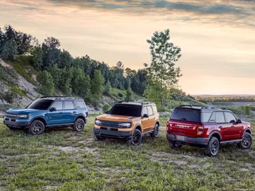 Este 4x4 de tamaño compacto destaca por su diseño retro y versatilidad.