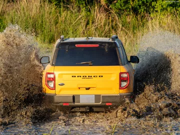 Este 4x4 compacto combina un diseño retro con excelente capacidad fuera de carretera.