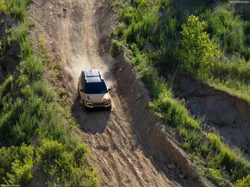 Este 4x4 compacto destaca por su diseño retro y versatilidad para el terreno español.