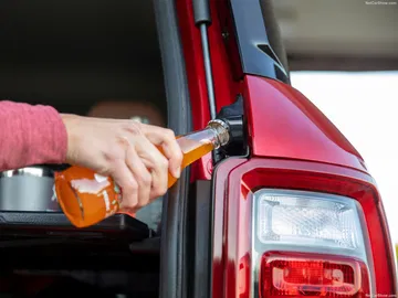 Un detalle del acceso al depósito de combustible del Ford Bronco Sport.