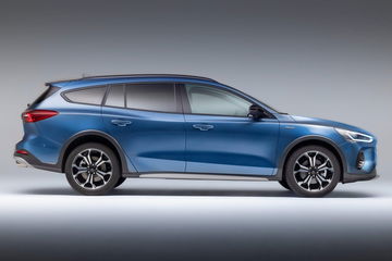 Vista lateral del Ford Focus Active Sportbreak, destacando su diseño robusto y funcional.