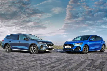 Ford Focus Active Sportbreak en un paisaje abierto, reflejando su diseño robusto