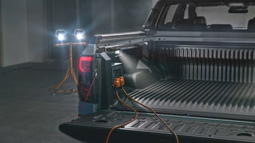 Vista detallada del maletero y luces traseras del nuevo Ranger PHEV 2025.