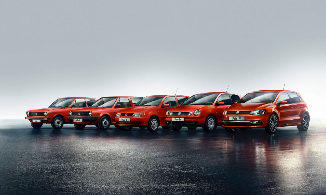 Vista de las distintas generaciones del Volkswagen Polo, mostrando su evolución estética.