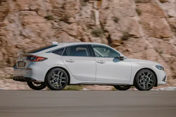 El Honda Civic 2024 destaca por su diseño aerodinámico y moderno.