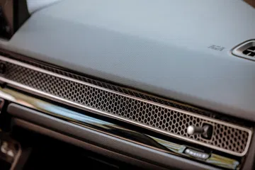 Vista del salpicadero del Honda Civic 2024, destacando su diseño moderno y acabados de calidad.
