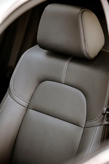 Detalle del asiento del Honda Civic 2024 que muestra su diseño ergonómico y acabados de calidad.