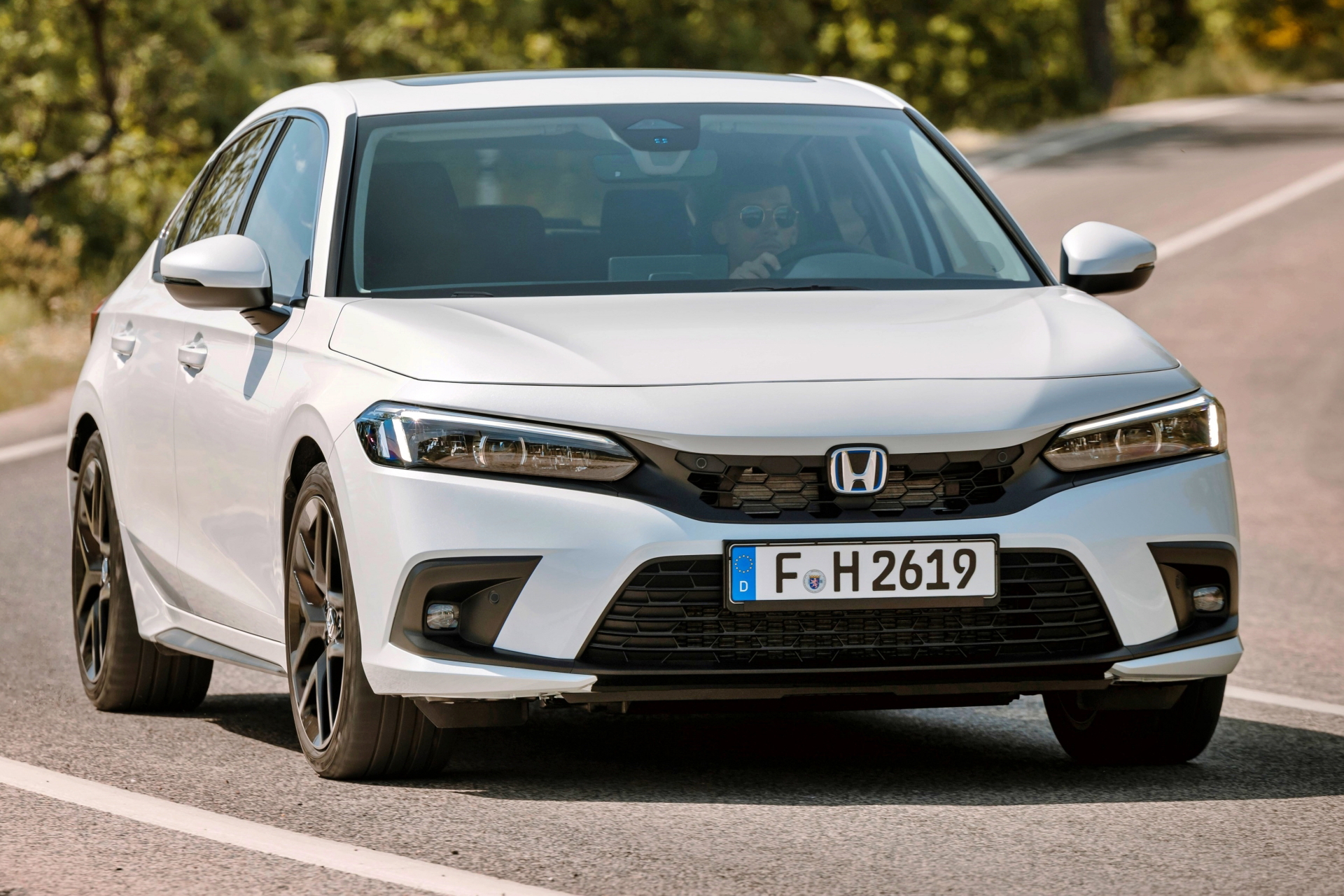 El nuevo Honda Civic 2024 presenta un diseño aerodinámico y deportivo que resalta su personalidad.